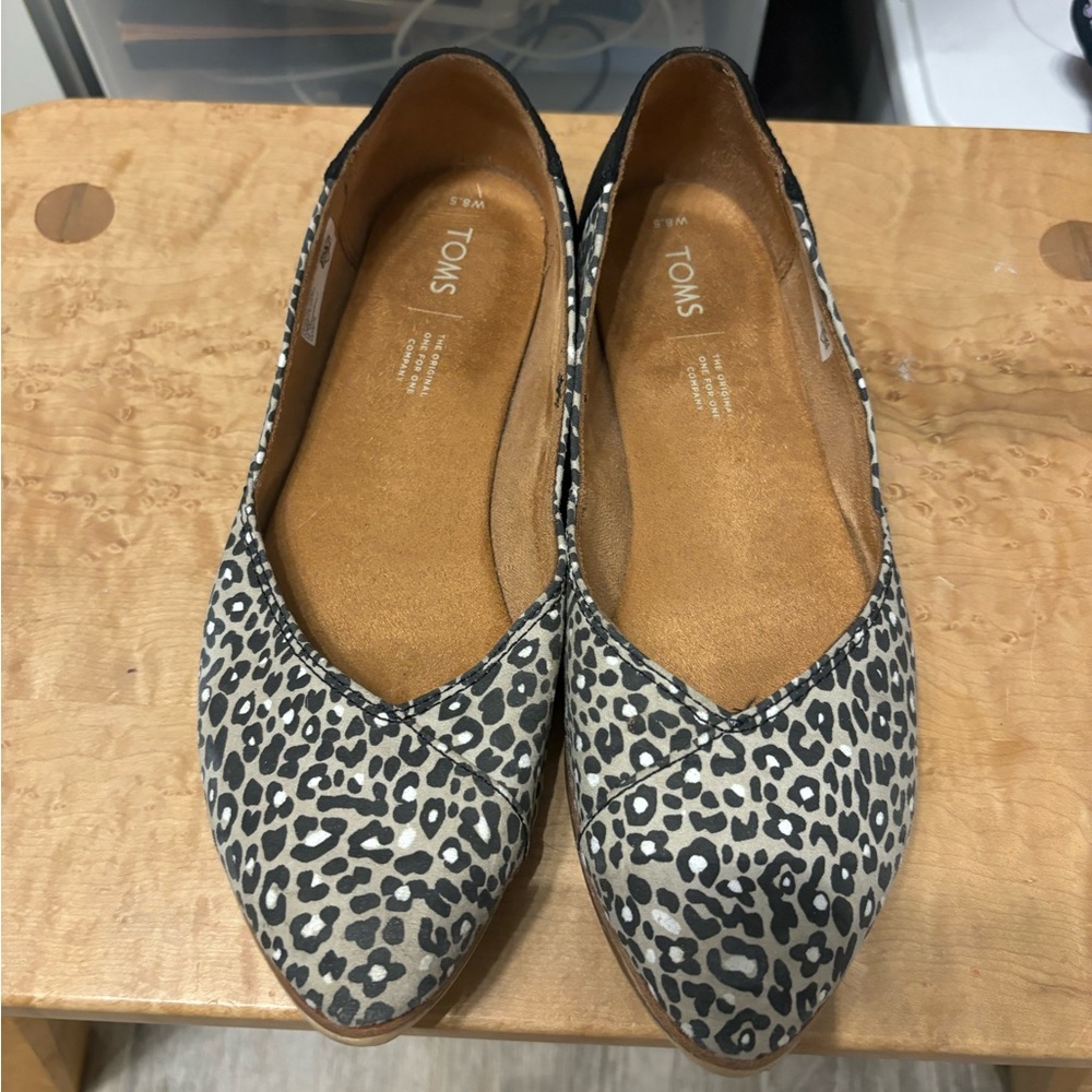 TOMS Leopard Flats size 8.5